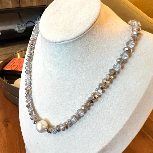 Silver and Clear Beaded Necklace with Faux Pearl - Picture 7 of 7